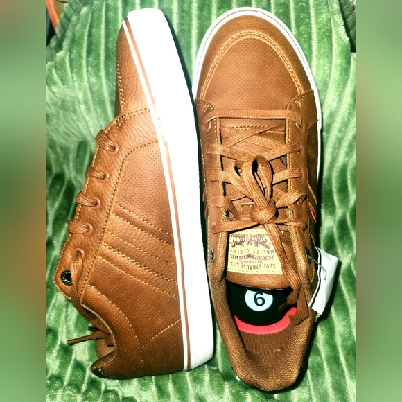 Levi's Men's Brown Sneakers Size 9. - Picture 7 of 15